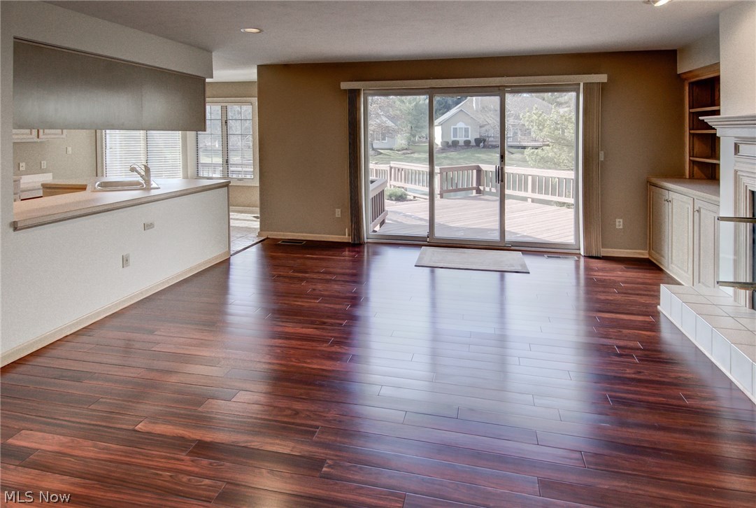 Village Crystal Lakes Condo - Residential