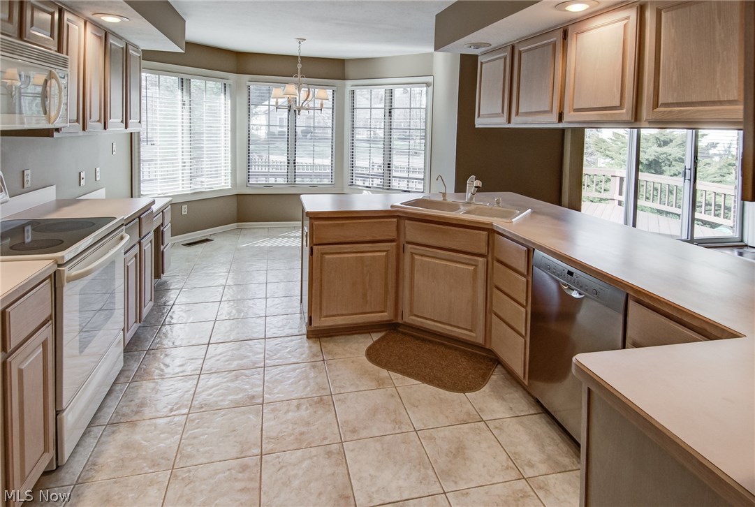 Village Crystal Lakes Condo - Residential