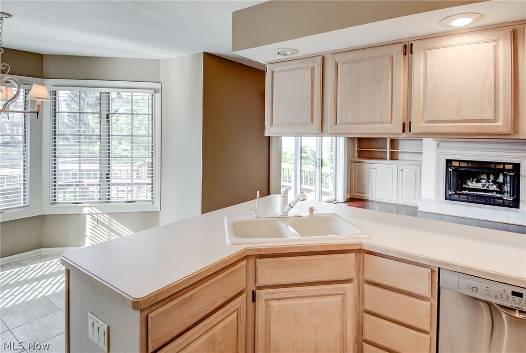 Village Crystal Lakes Condo - Residential