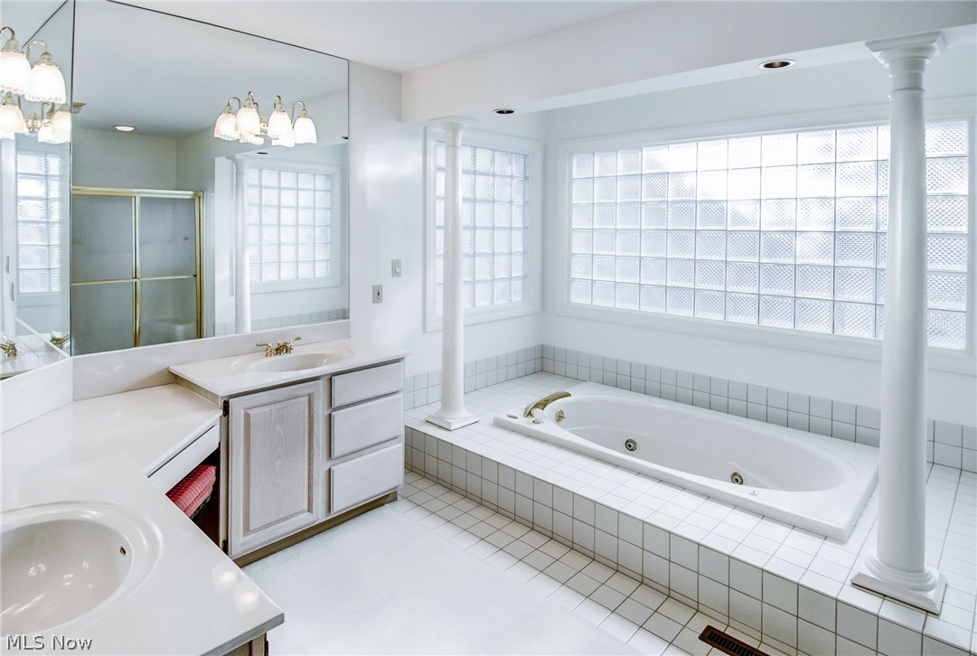 Village Crystal Lakes Condo - Residential