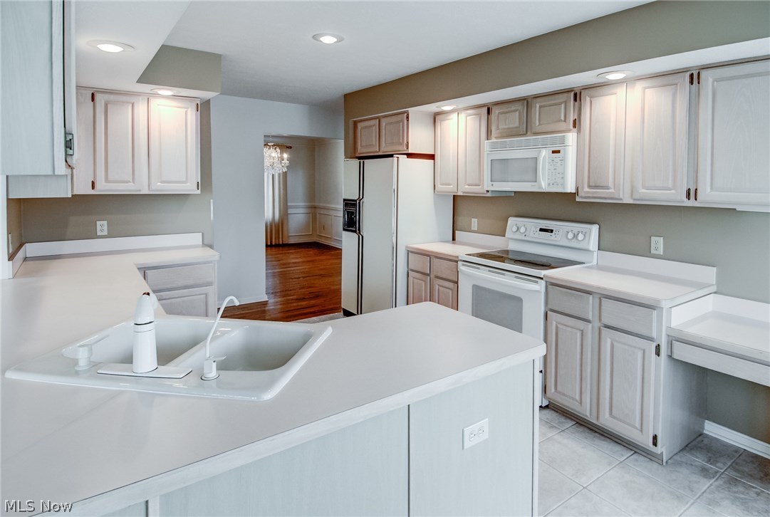 Village Crystal Lakes Condo - Residential