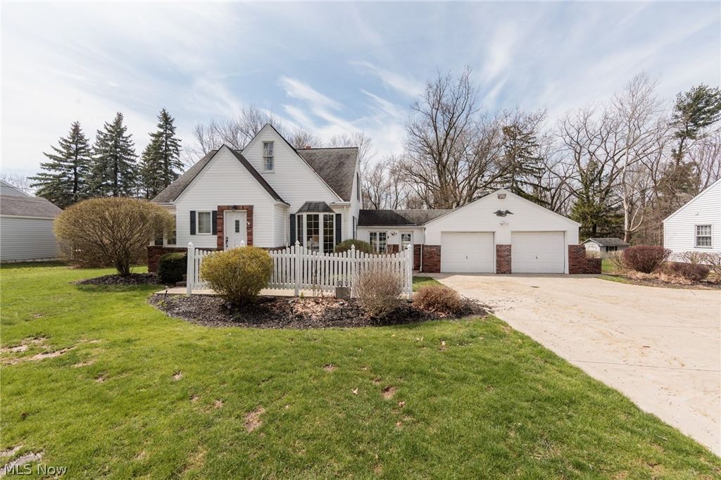 Photo of 10136 Ridge Road, North Royalton, OH 44133 (MLS # 5198556)