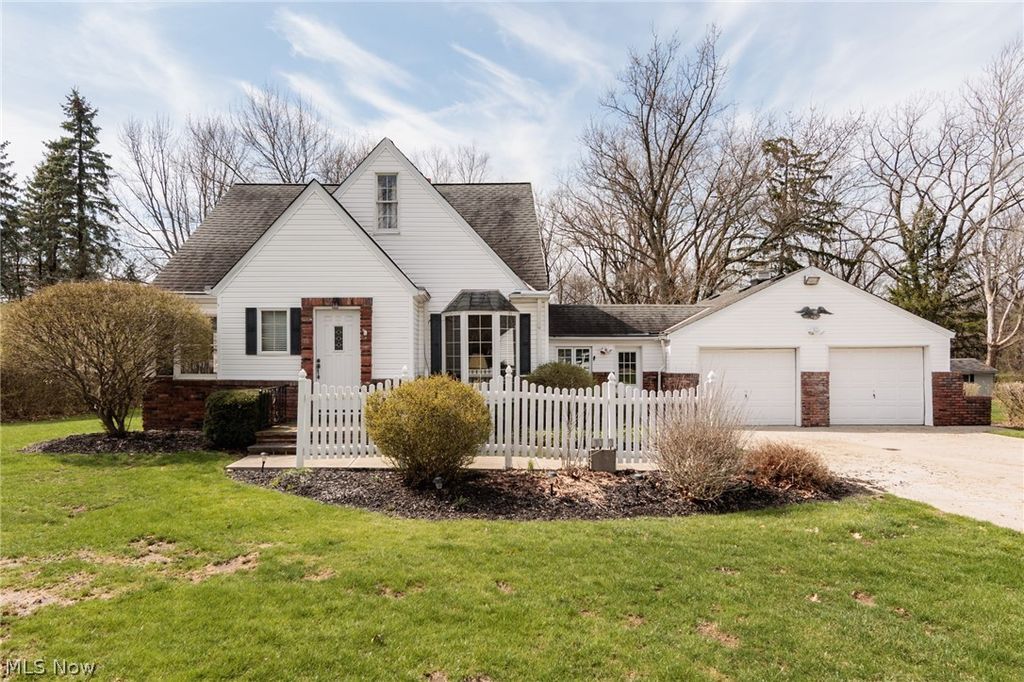 Photo of 10136 Ridge Road, North Royalton, OH 44133 (MLS # 5198556)