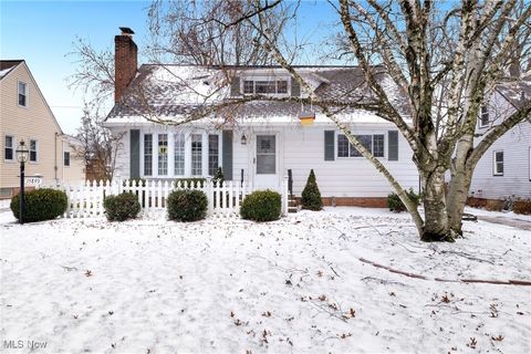 Photo of 15893 Parklawn Avenue, Middleburg Heights, OH 44130 (MLS # 5178828)