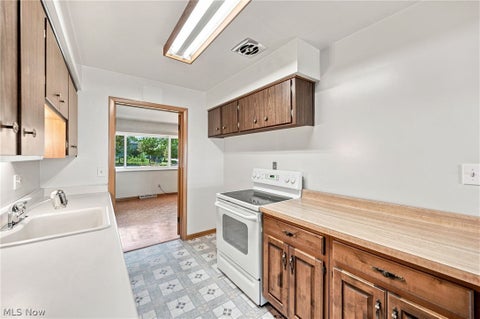 Tiny photo for 25600 Country Club Boulevard #9, North Olmsted, OH 44070 (MLS # 5238967)