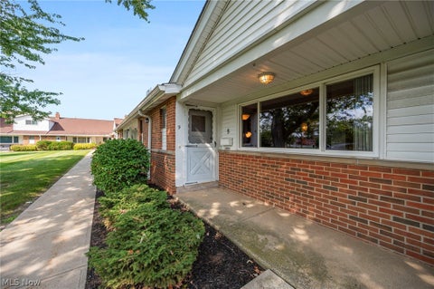 Tiny photo for 25600 Country Club Boulevard #9, North Olmsted, OH 44070 (MLS # 5238967)