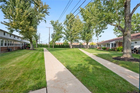 Tiny photo for 25600 Country Club Boulevard #9, North Olmsted, OH 44070 (MLS # 5238967)
