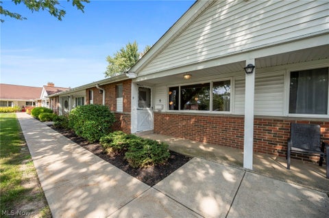 Tiny photo for 25600 Country Club Boulevard #9, North Olmsted, OH 44070 (MLS # 5238967)