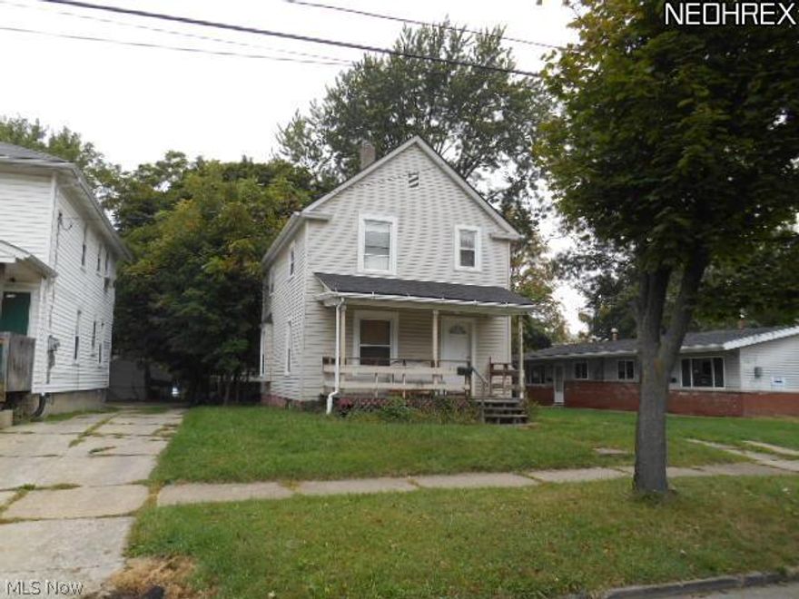 3 Bedroom Colonial! Listed and Sold in as is condition. Tenant occupied. Must have notice before all showings.