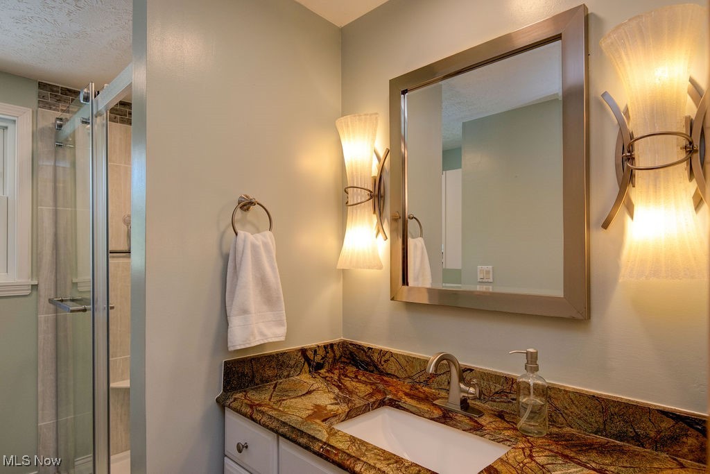 Mentor, Ohio 44060, United States, 3 Bedrooms Bedrooms, ,2 BathroomsBathrooms,Residential,Pending,185237