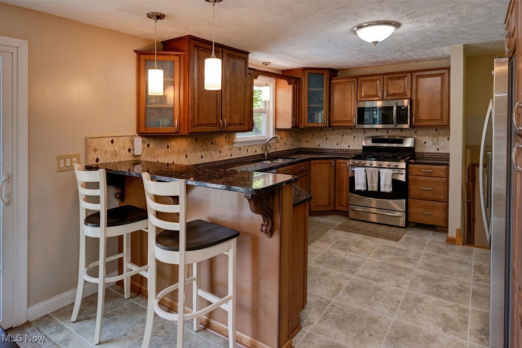 Mentor, Ohio 44060, United States, 3 Bedrooms Bedrooms, ,2 BathroomsBathrooms,Residential,Pending,185237