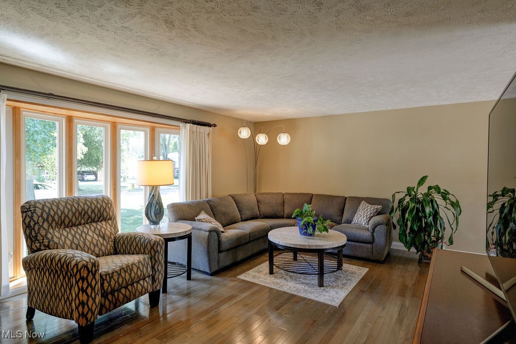 Mentor, Ohio 44060, United States, 3 Bedrooms Bedrooms, ,2 BathroomsBathrooms,Residential,Pending,185237