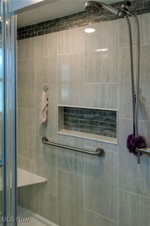 Mentor, Ohio 44060, United States, 3 Bedrooms Bedrooms, ,2 BathroomsBathrooms,Residential,Pending,185237