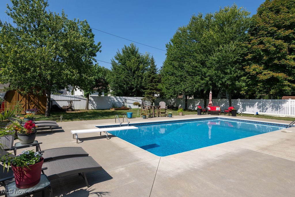 Mentor, Ohio 44060, United States, 3 Bedrooms Bedrooms, ,2 BathroomsBathrooms,Residential,Pending,185237