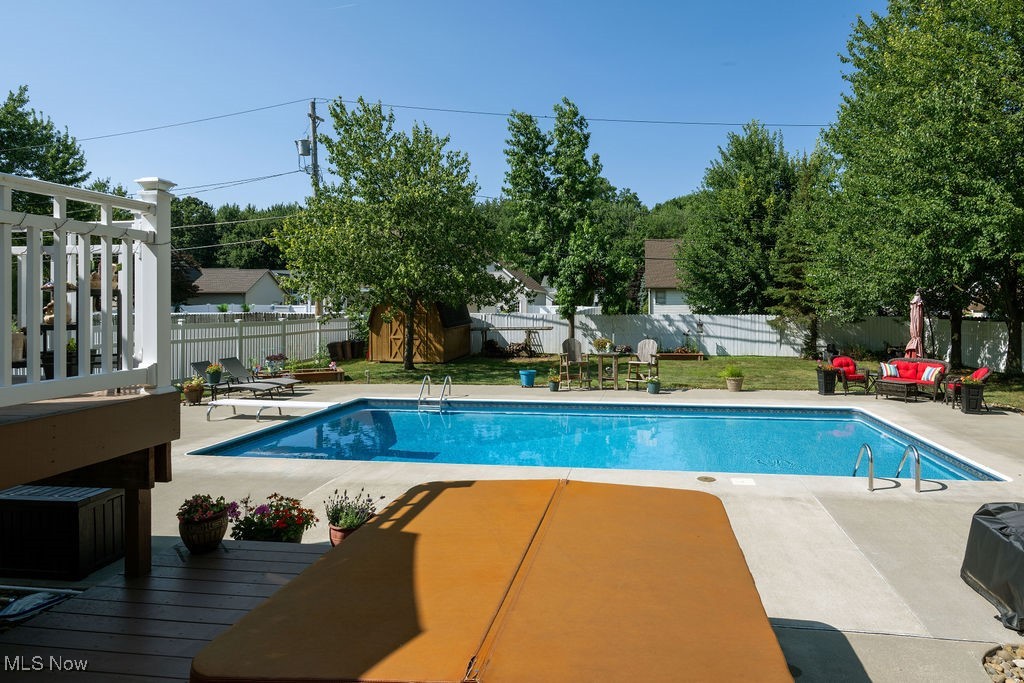 Mentor, Ohio 44060, United States, 3 Bedrooms Bedrooms, ,2 BathroomsBathrooms,Residential,Pending,185237