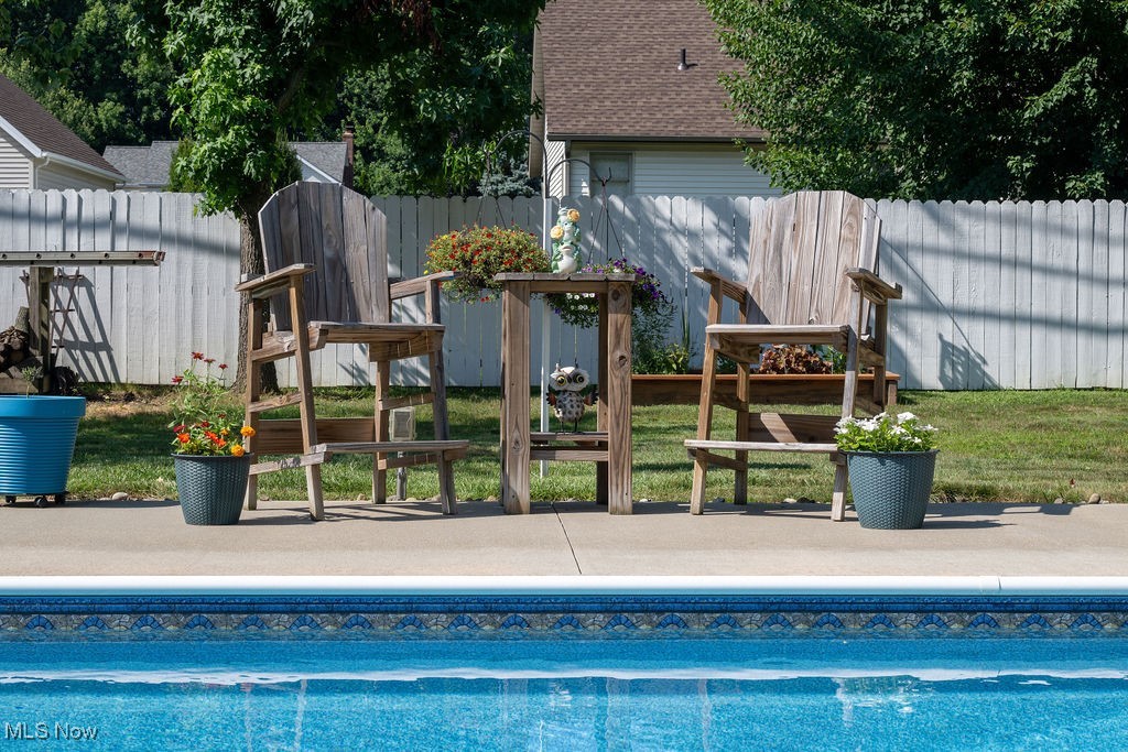 Mentor, Ohio 44060, United States, 3 Bedrooms Bedrooms, ,2 BathroomsBathrooms,Residential,Pending,185237