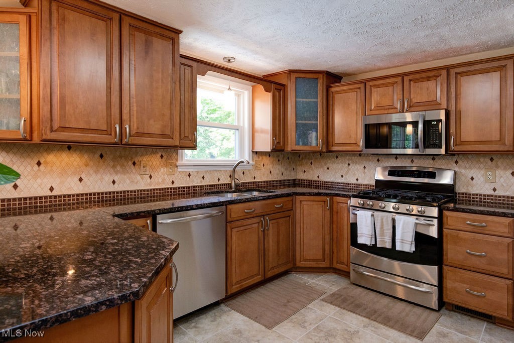 Mentor, Ohio 44060, United States, 3 Bedrooms Bedrooms, ,2 BathroomsBathrooms,Residential,Pending,185237