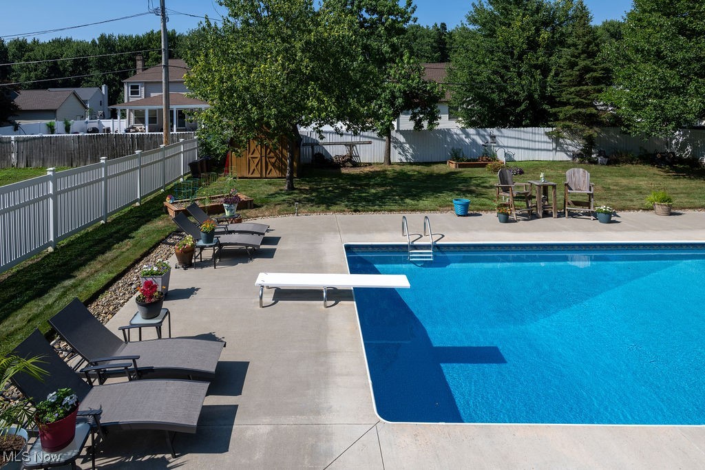 Mentor, Ohio 44060, United States, 3 Bedrooms Bedrooms, ,2 BathroomsBathrooms,Residential,Pending,185237