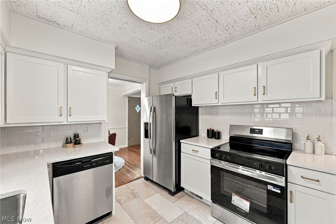 24914 E Oakland