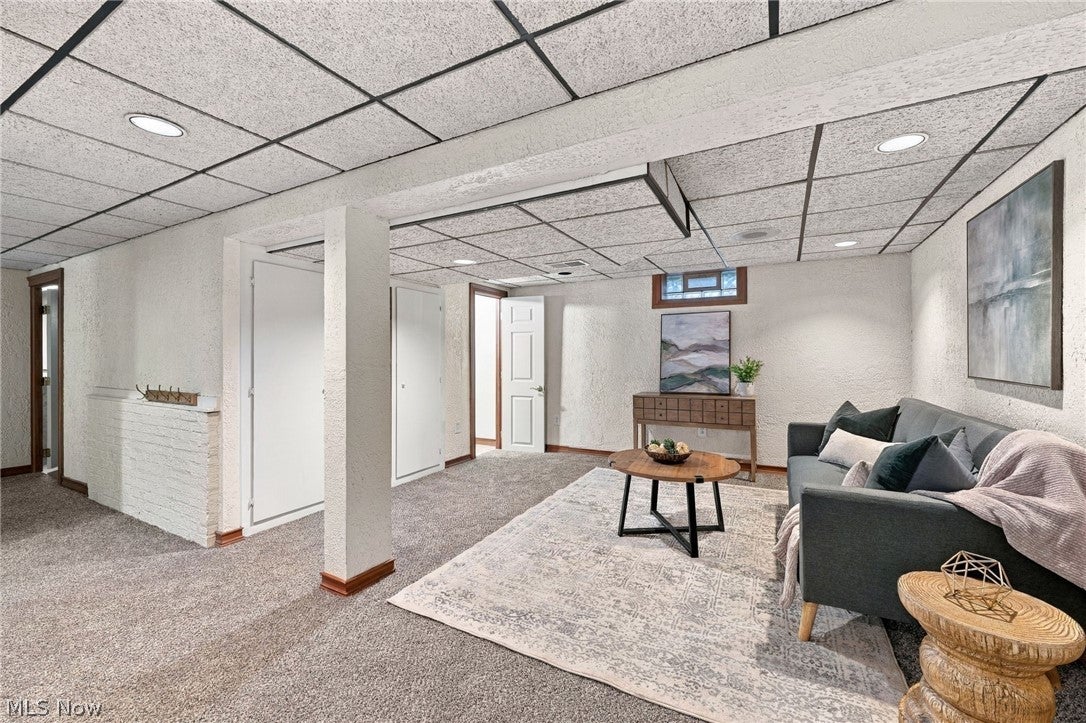 24914 E Oakland