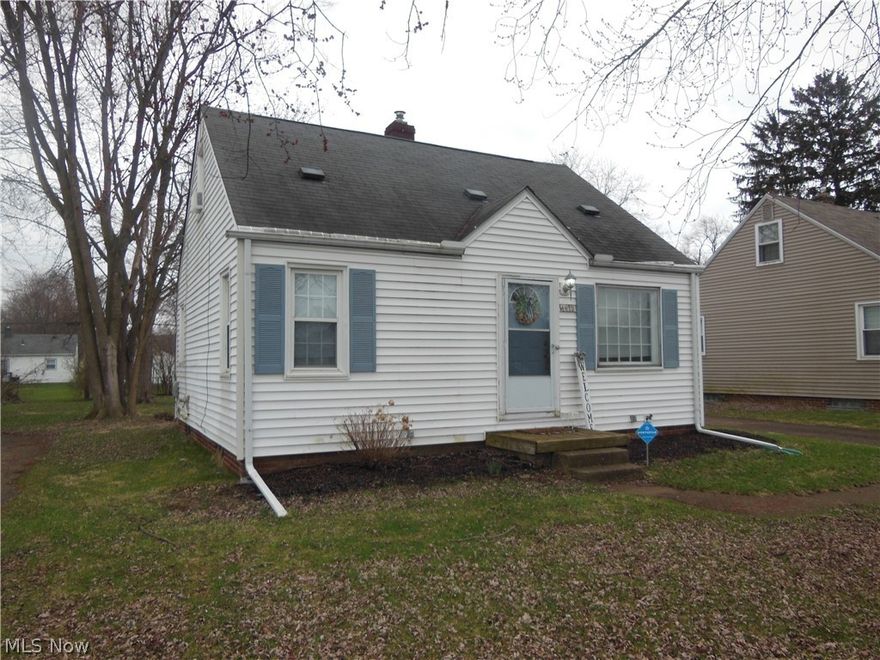 Updated cap cod in the heart of Perry township.