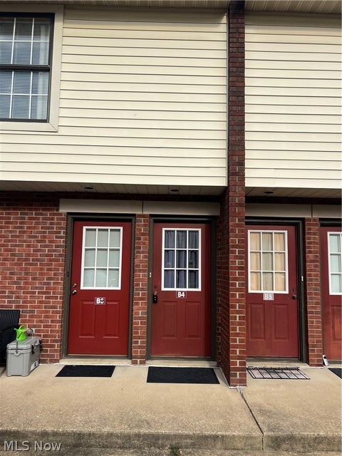Condo For Sale - 127 E Adams Street #B4<br/> Holmes County, Millersburg, OH 44654