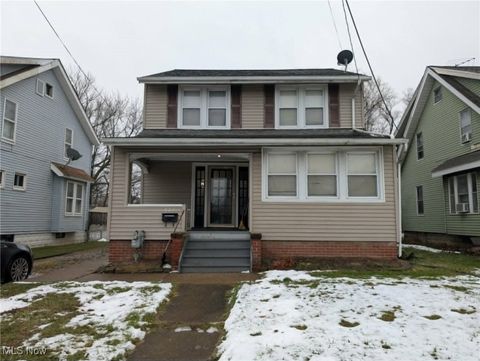 Tiny photo for 807 W 21st Street, Lorain, OH 44052 (MLS # 5180071)