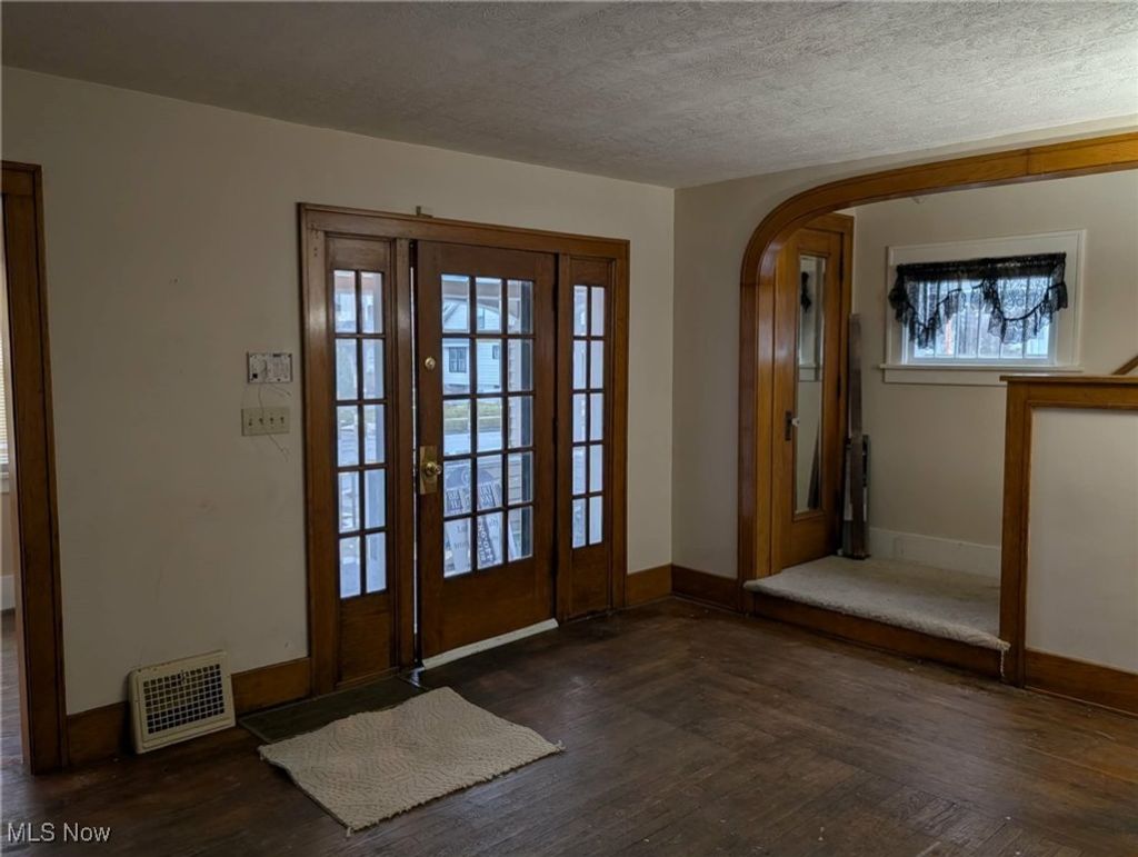 Photo of 807 W 21st Street, Lorain, OH 44052 (MLS # 5180071)