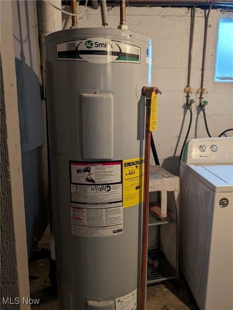 Tiny photo for 807 W 21st Street, Lorain, OH 44052 (MLS # 5180071)