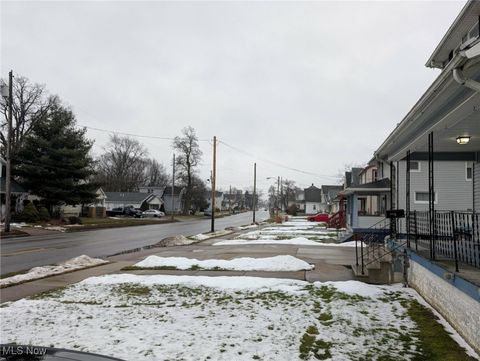 Tiny photo for 807 W 21st Street, Lorain, OH 44052 (MLS # 5180071)