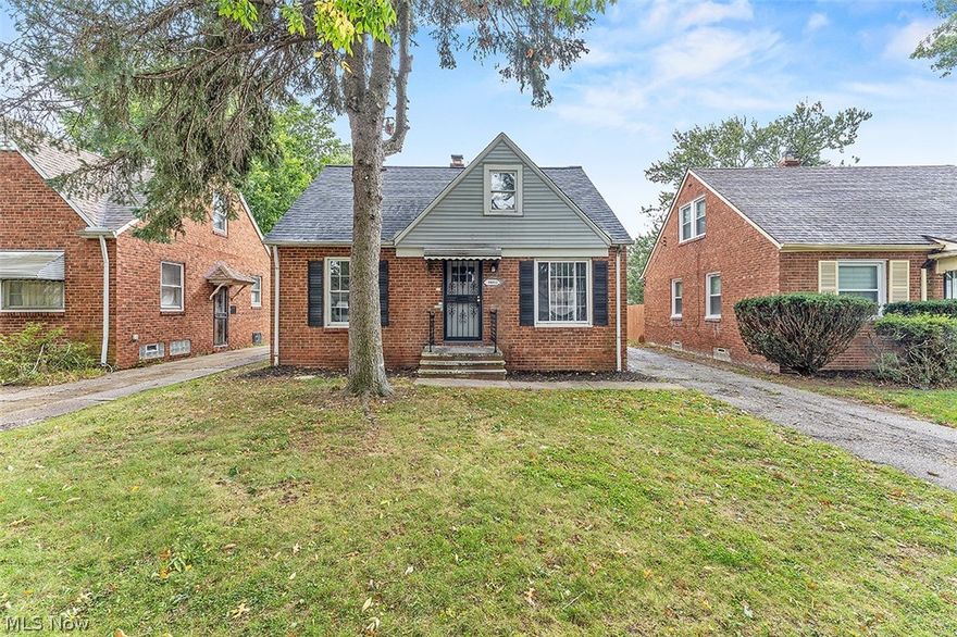 18312 Mapleboro Ave, Maple Heights - 3 bed 1 bath single family home! //

$1,110 rent/ $1,110 deposit //
$49 application fee per adult //
NO SMOKING //
1 time $129 non-refundable set up fee paid at lease signing //

$30/month required resident benefit package; can include personal property/liability insurance for an additional $5/month for $35/month total. //

 All applicants are required to fill out a PetScreening app, found on our website directly on the app before being processed. Even if you have NO pets - this app must be filled out. One-time, non-refundable pet fee of $200-300 per animal applies to all pets & must be paid prior to or when you pay your first month rent. (No fee for qualified assistance animals). //

Our app is processed through secure site: Findigs, they require ID & income verification. W/O this, your app will not be processed. They offer 24/7 chat support on their app directly for questions. //

Welcome home to this gorgeous renovated 3 bed 1 bath h