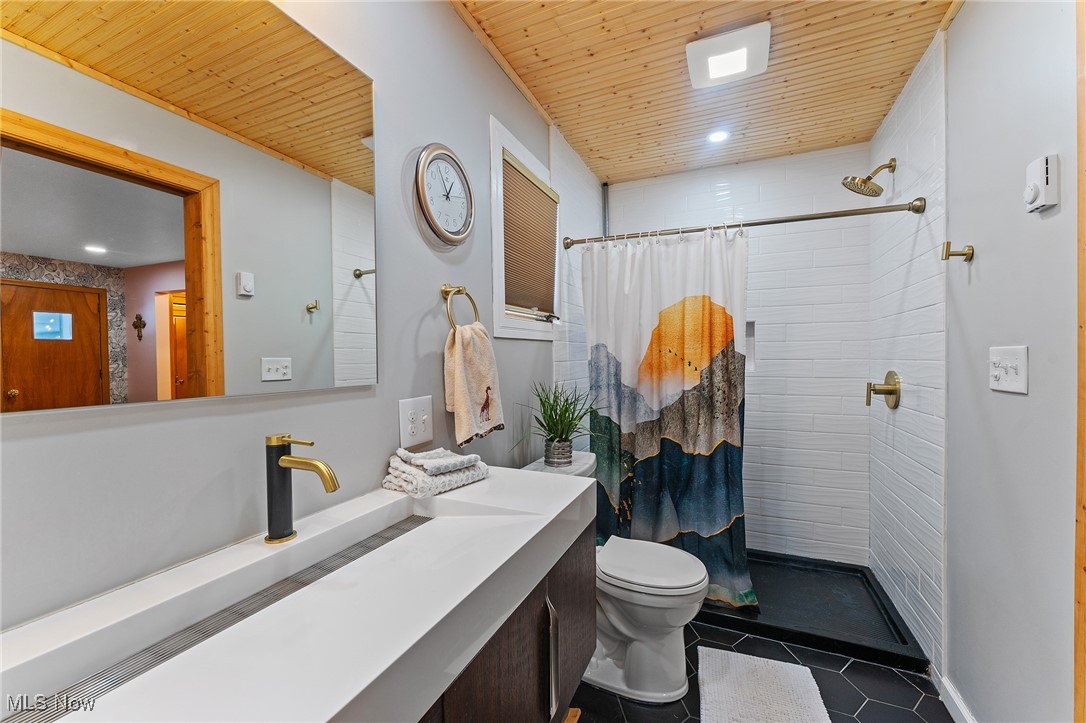 1151 Palmetto Drive, Hubbard, Ohio image 25