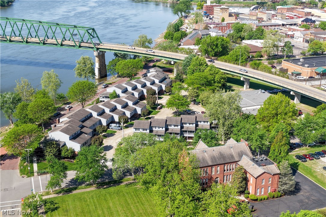 Levee Twnhses - Residential