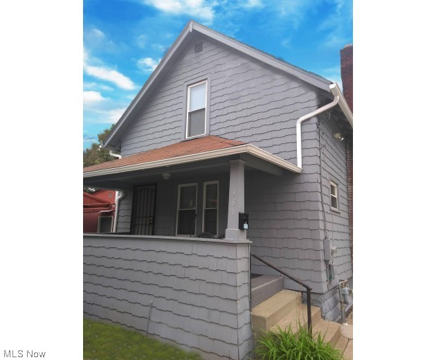A great opportunity to own an University of Akron rental. This single family home is within walking distance to campus. This house has been entirely remodeled and is ready for three students looking for a gorgeous off campus home. This house has a unique and spacious floor plan and is located just behind the University Edge apartment complex. With three large bedrooms, a kitchen, and a large and uniquely shaped living room, you won’t be disappointed with this home. Leased through 7-31-24. Rent is $1410 per month. Tenants pay all utilities. Gross Revenue $17,210 Total Expenses $2677 NOI $14,533