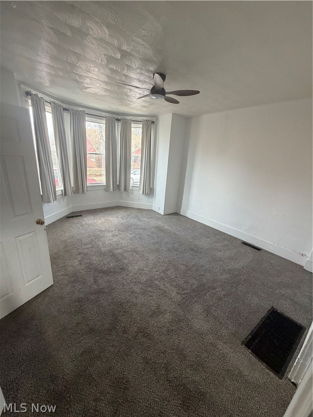 Photo of 804 Gomber Avenue, Cambridge, OH 43725 (MLS # 5195157)