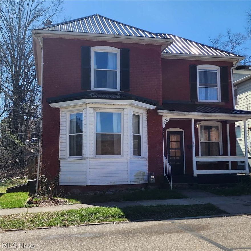 This beautiful 3 BR and 1.5 Bath home features a lovely brick exterior & is conveniently located right off of N 8TH St in Cambridge. There are updated appliances included. Newer flooring, paint, roof, gutters, furnace, & more! Schedule your showing today!