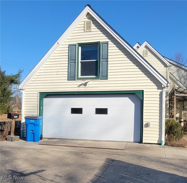 17911 Snyder Road, Chagrin Falls, Ohio image 2