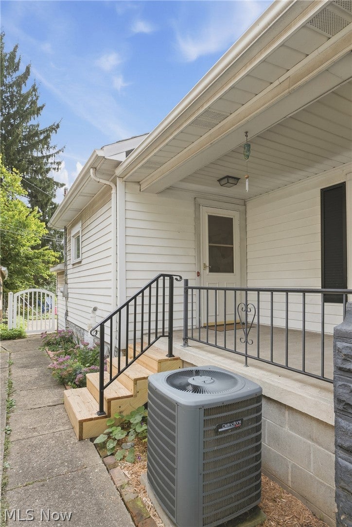214 Front Avenue SE