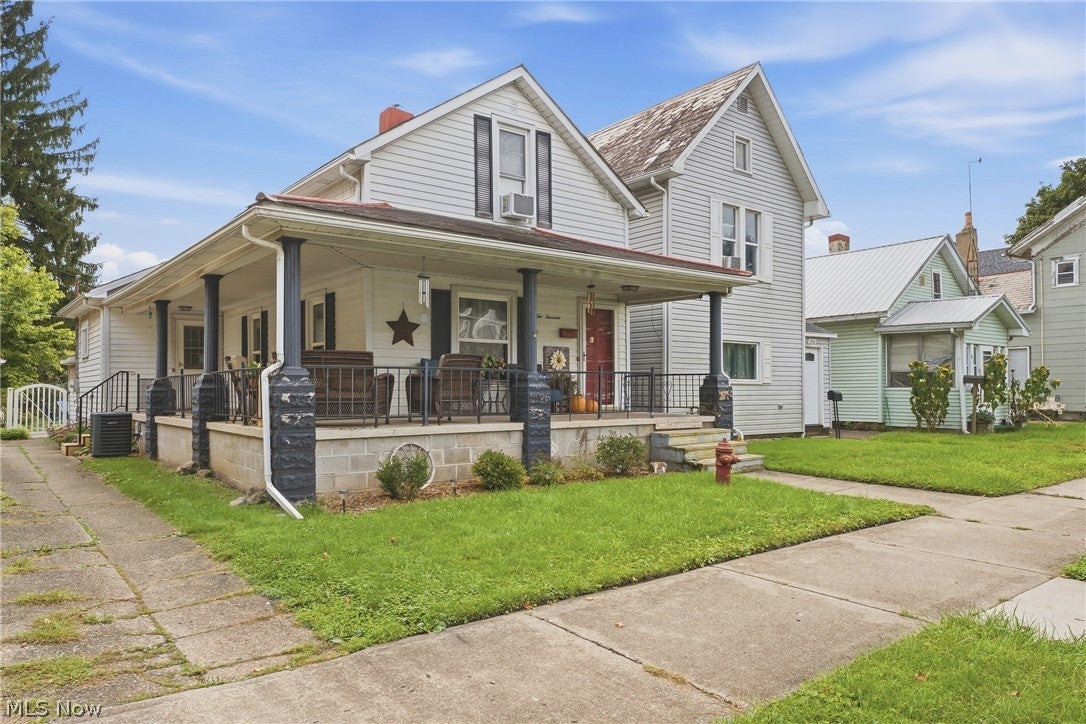 214 Front Avenue SE