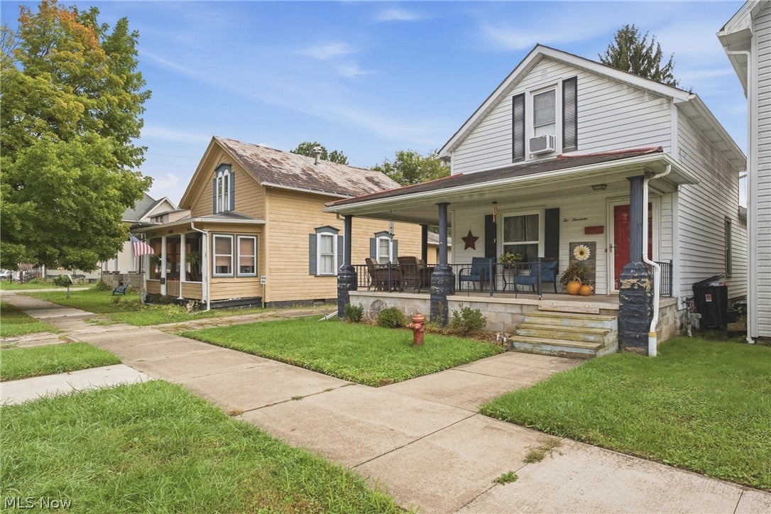 214 Front Avenue SE