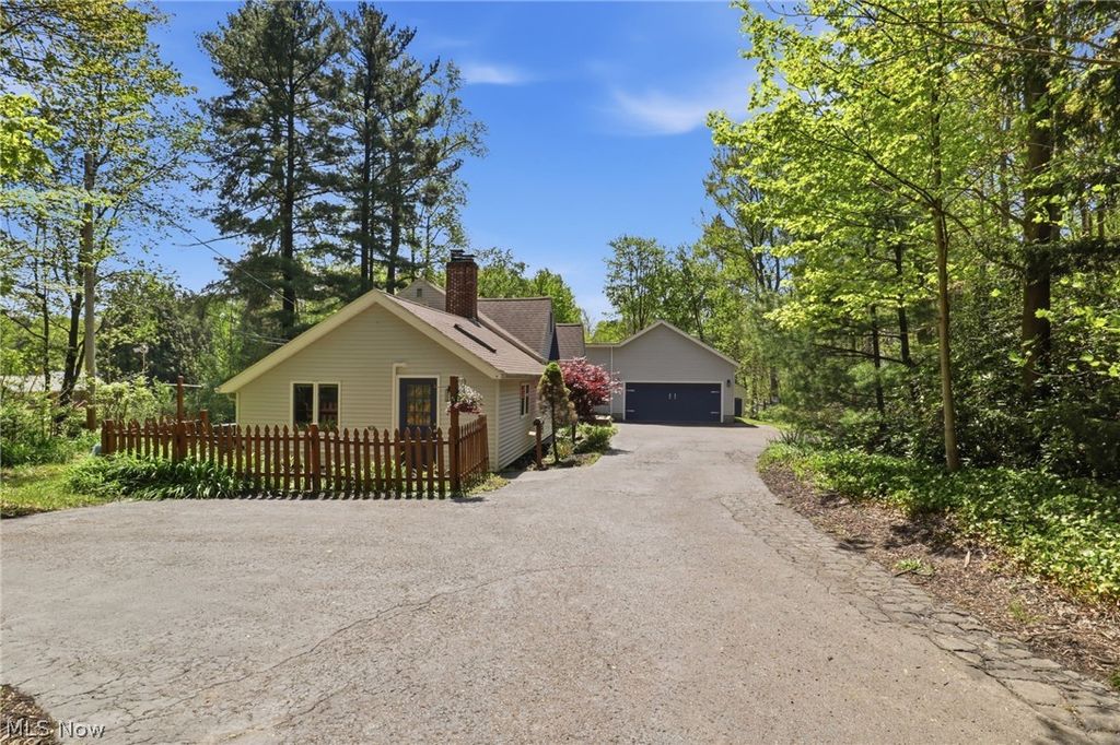 Photo of 8977 Cedar Road, Chesterland, OH 44026 (MLS # 5208662)