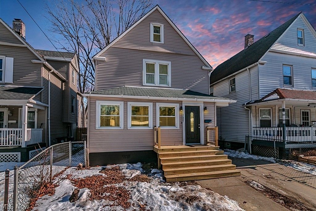 Photo of 1697 W 69th Street, Cleveland, OH 44102 (MLS # 5187283)