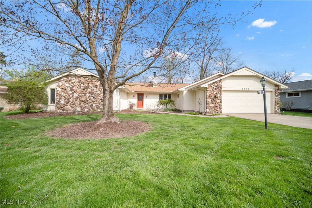 3995 Surfside Circle, Aurora, Ohio image 2