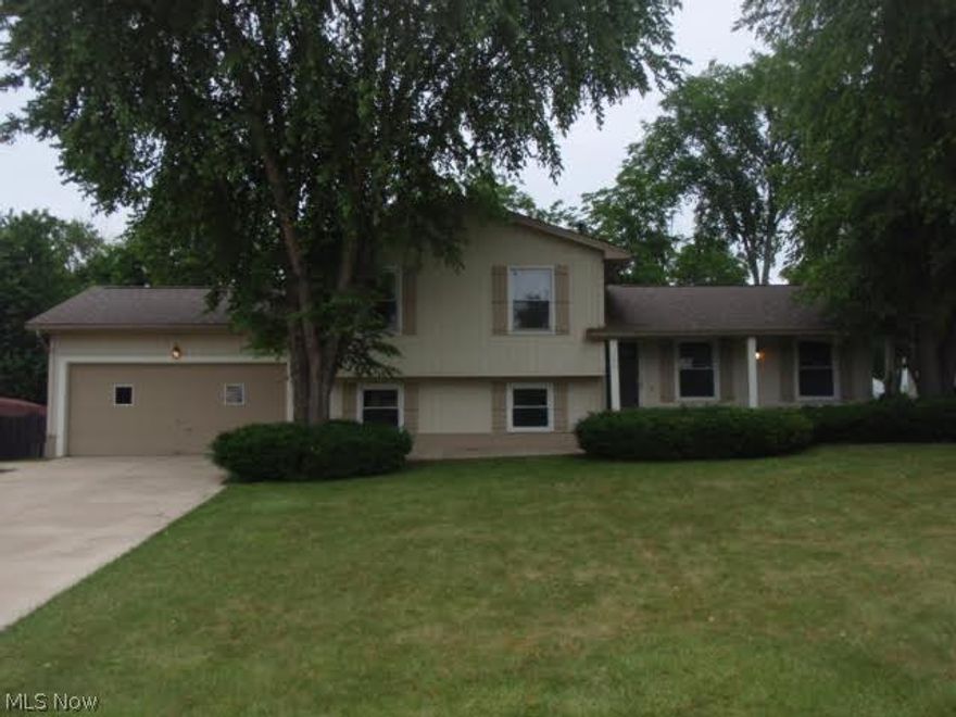 fantastic location and full of amenities to suit every need. over 1500 square foot 2 and a half bath 3 bedroom in one of Boardman's most sought after neighborhoods, close to everything but far enough to enjoy a quiet evening in the backyard. must see this one, this just may be your next address! This is a Fannie Mae Homepath Property