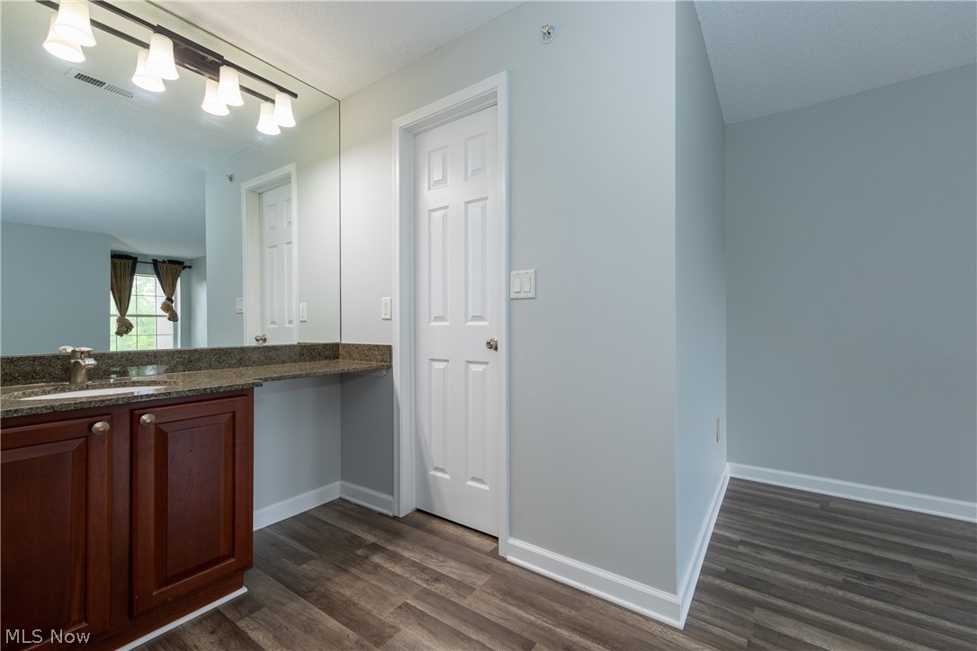 Fox Hollow/Woodhawk Condo - Residential