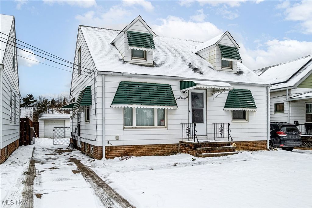 Photo of 6220 Traymore Avenue, Brooklyn, OH 44144 (MLS # 5177210)