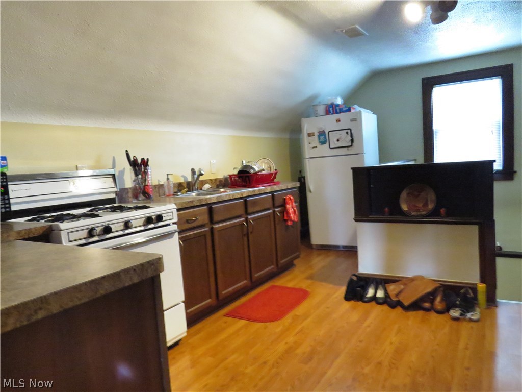 Theodore Kundtz - Residential Lease