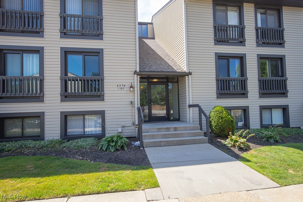 So many updates! The seller has put more than $48,000 into this charming 2 bedroom, 2 full bath condo in Greenwood Village. Updates include: windows, huge sliding glass door, both bathrooms, furnace, air conditioner, refrigerator, stove, electrical, window treatments, carpeting, paint, and more. See the list of all updates with actual costs in the supplements. Live the resort lifestyle in Greenwood Village with both indoor and outdoor pools, clubhouse with workout area, tennis courts, fishing pond, community activities, and trails that lead to the national park and bike and hike. Set up a tour today!