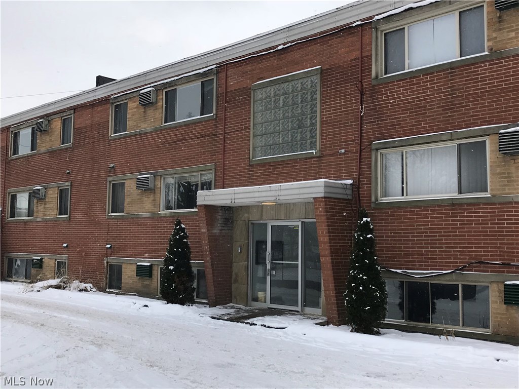 22 unit - 16 studios, 6 1bd 1bth. Two separate Parcels. 018-21-043 & 018-21-042.