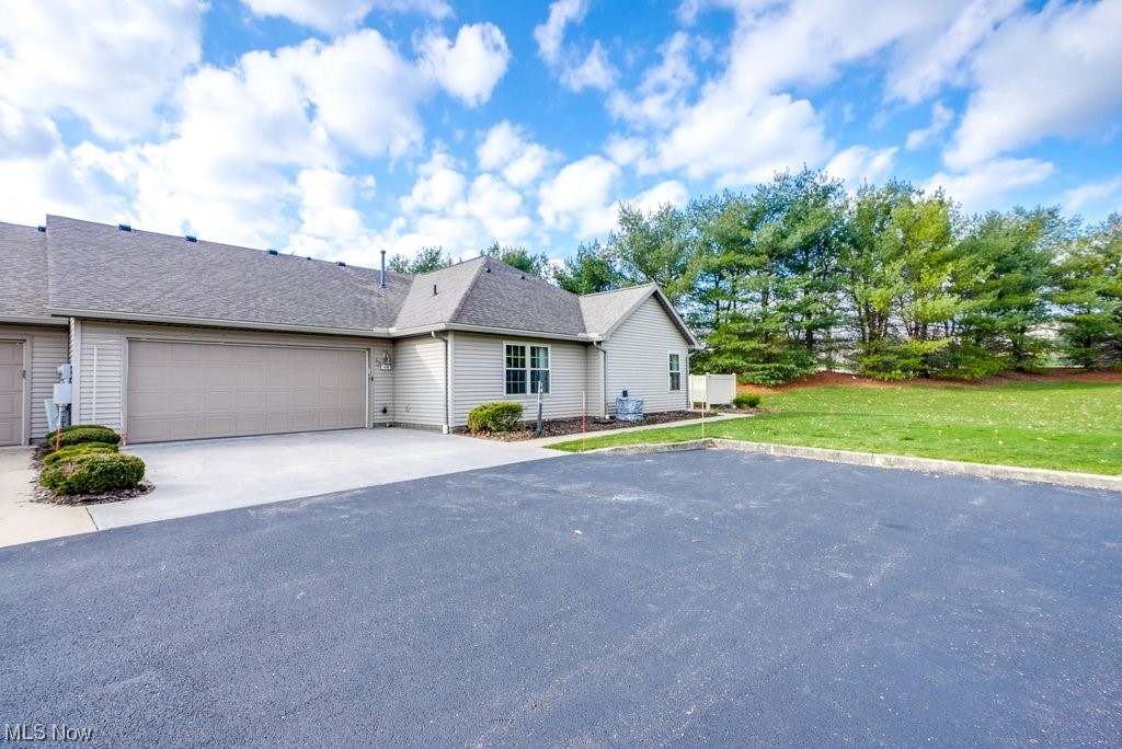 Villas/Buckingham Gate Condo - Residential